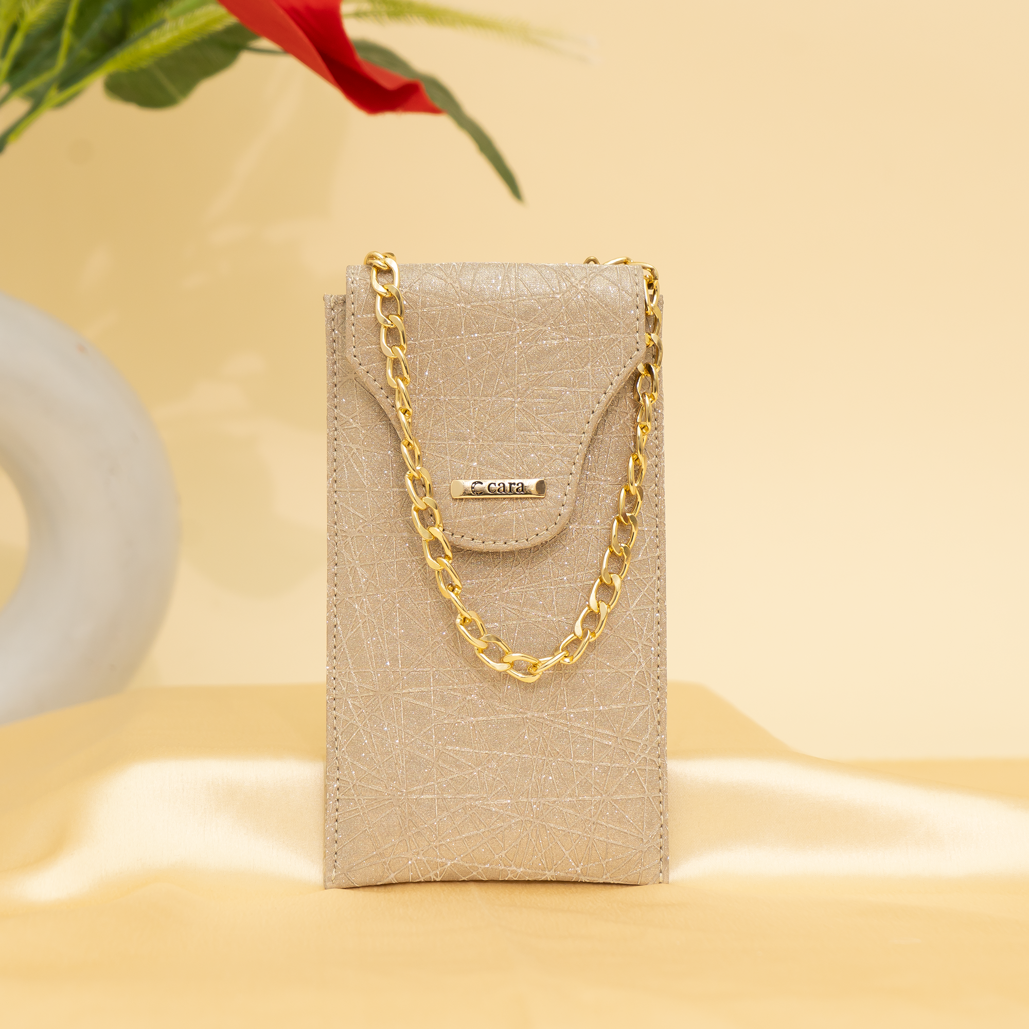 gold Gleam Chain Mobile Sling| cara