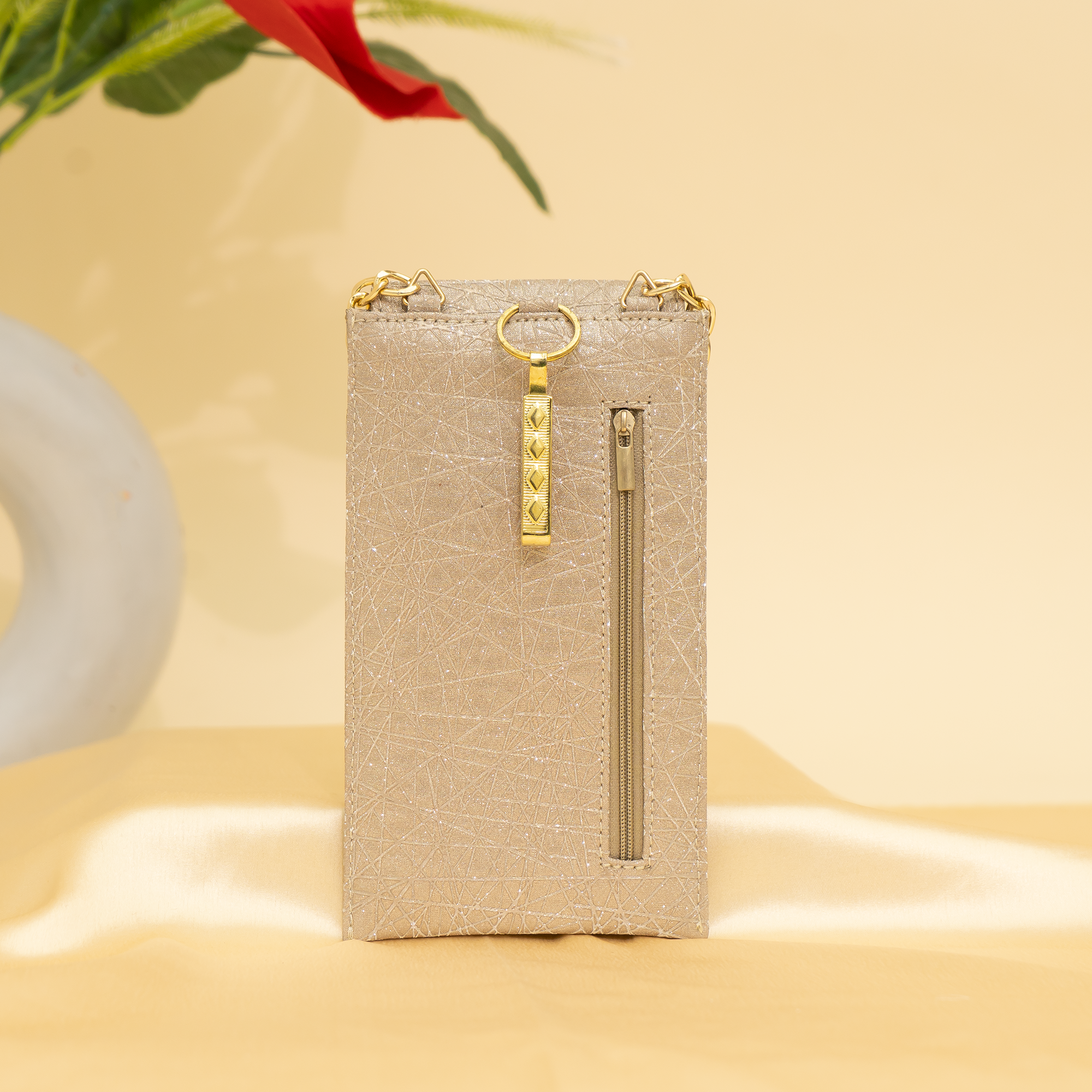 gold Gleam Chain Mobile Sling| cara