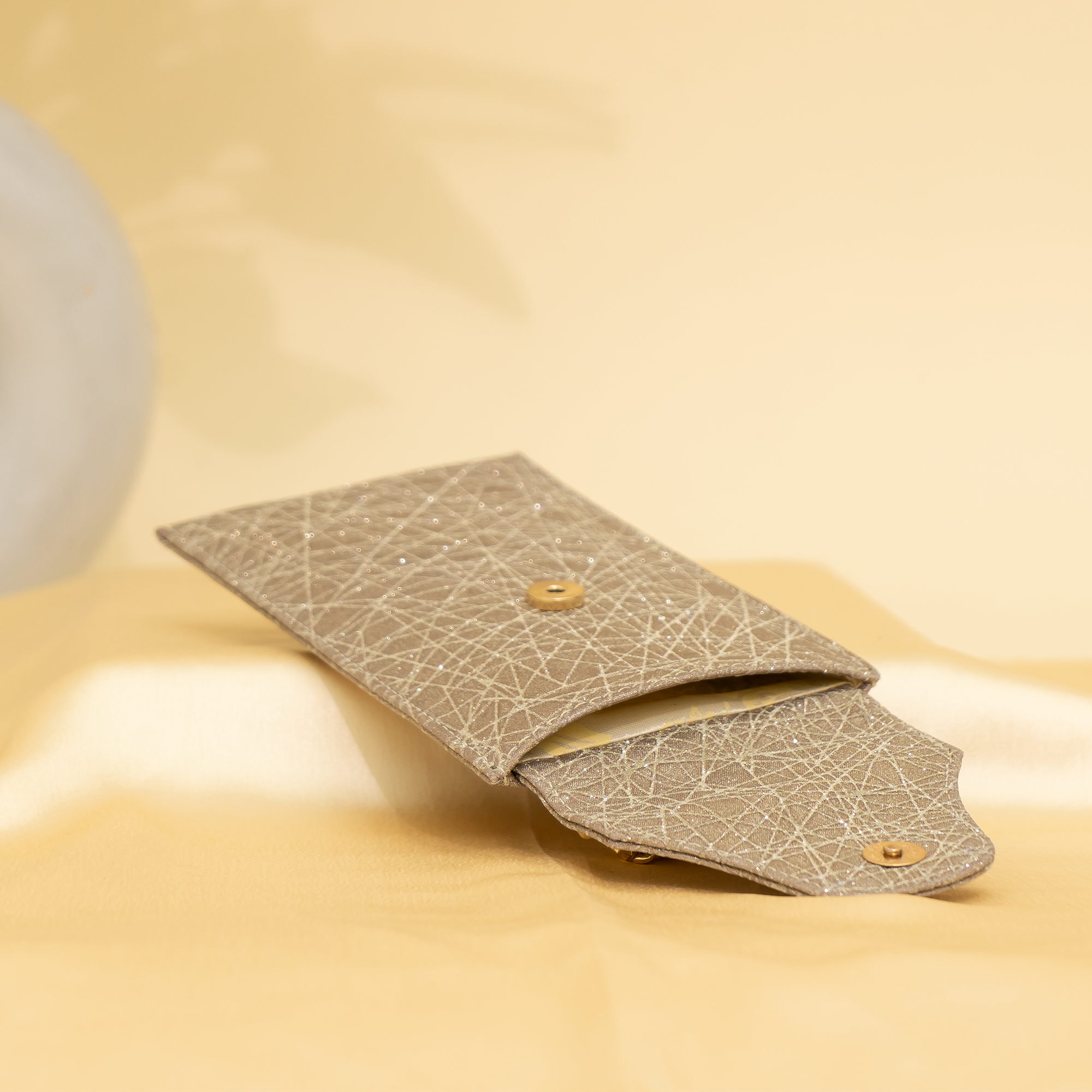 bronze Gleam Chain Mobile Sling| cara