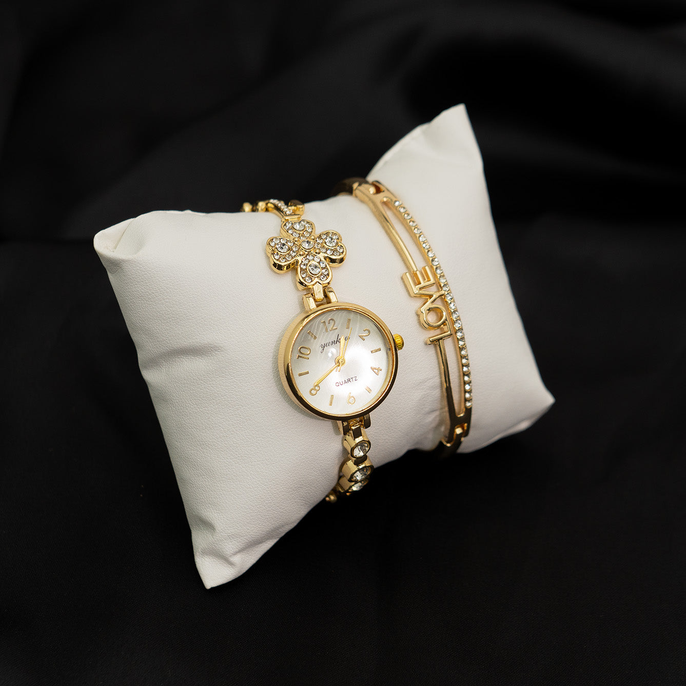 Luxe Clover Watch