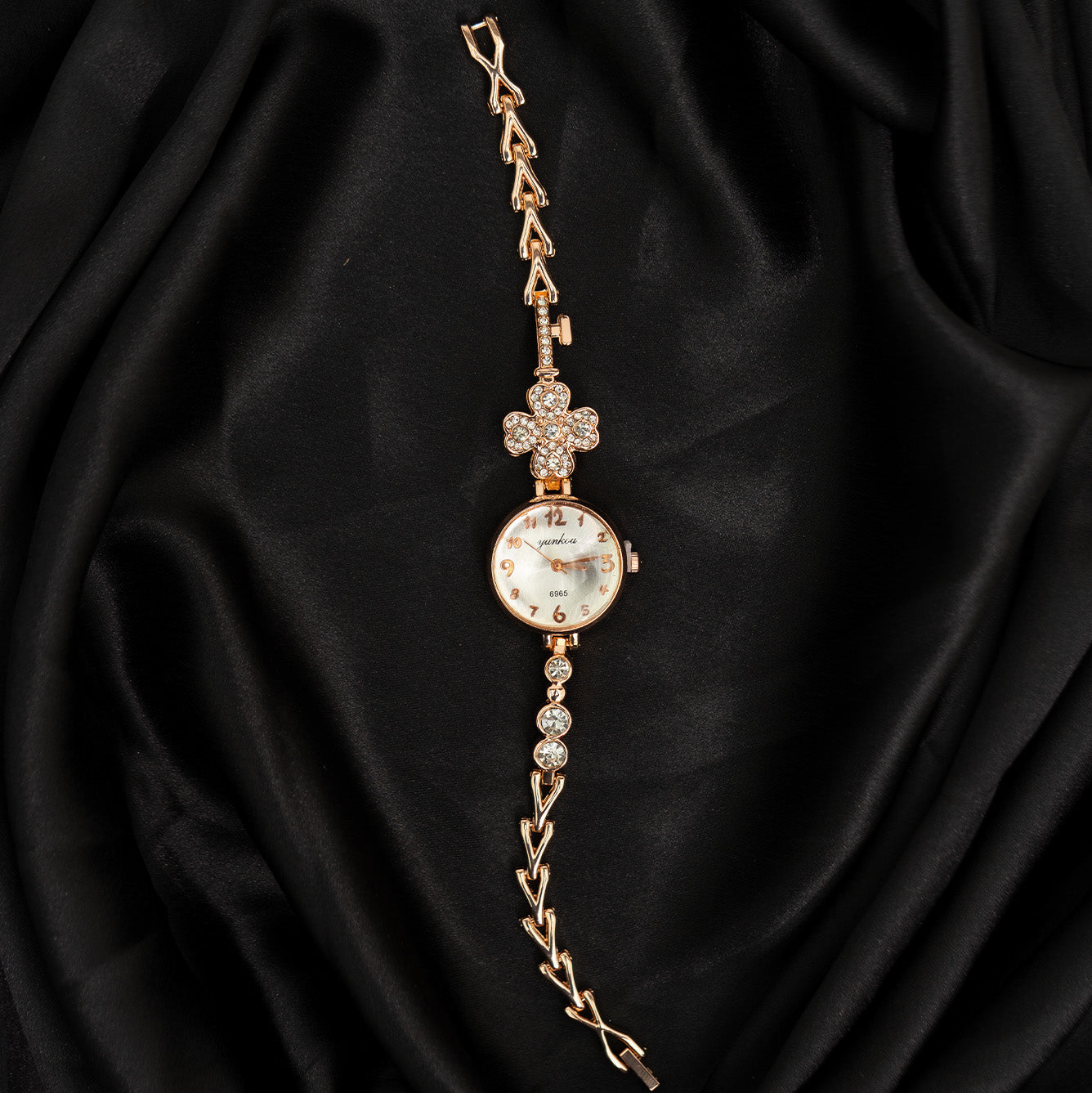 Clover Essence Watch