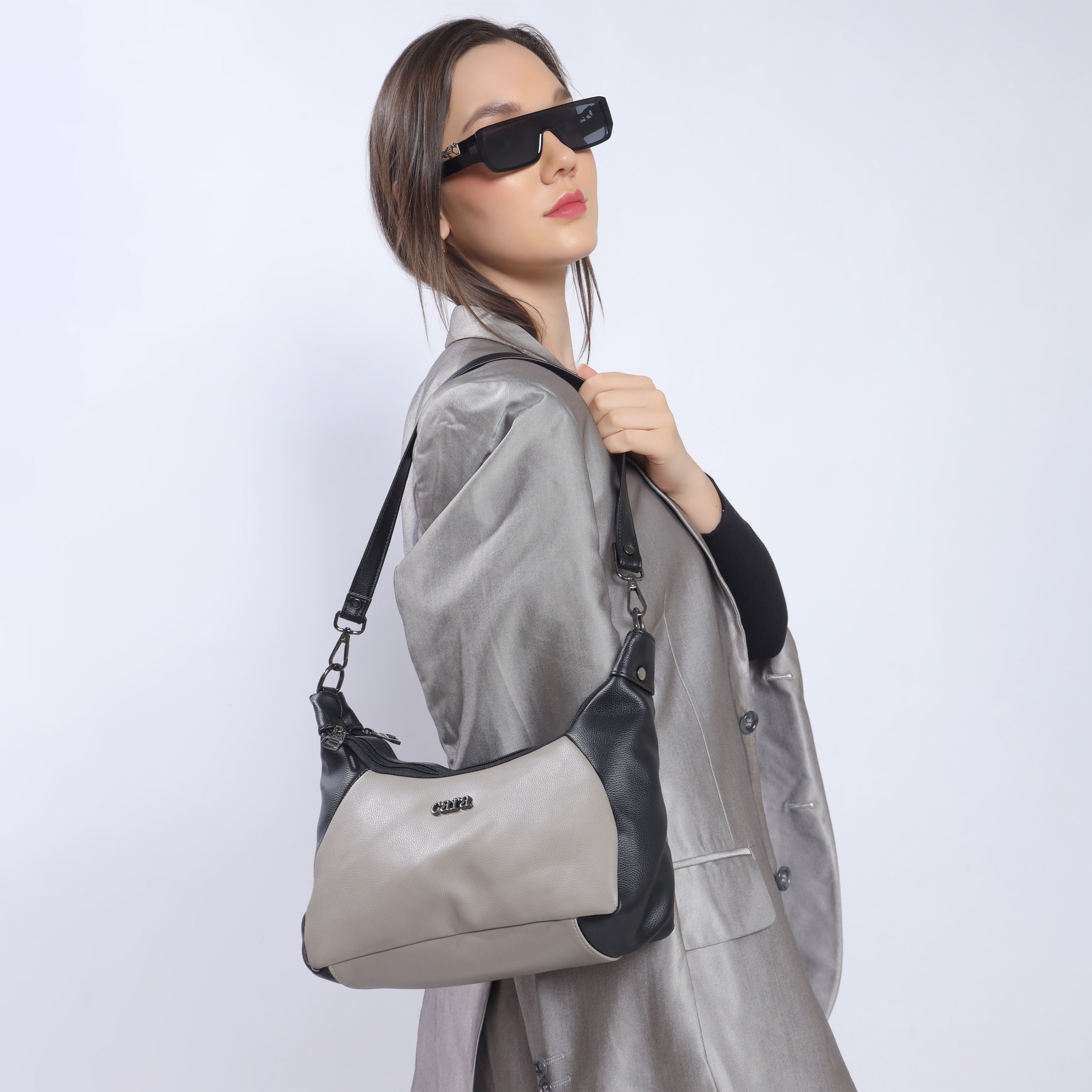 Fusion Flex sling bag | cara