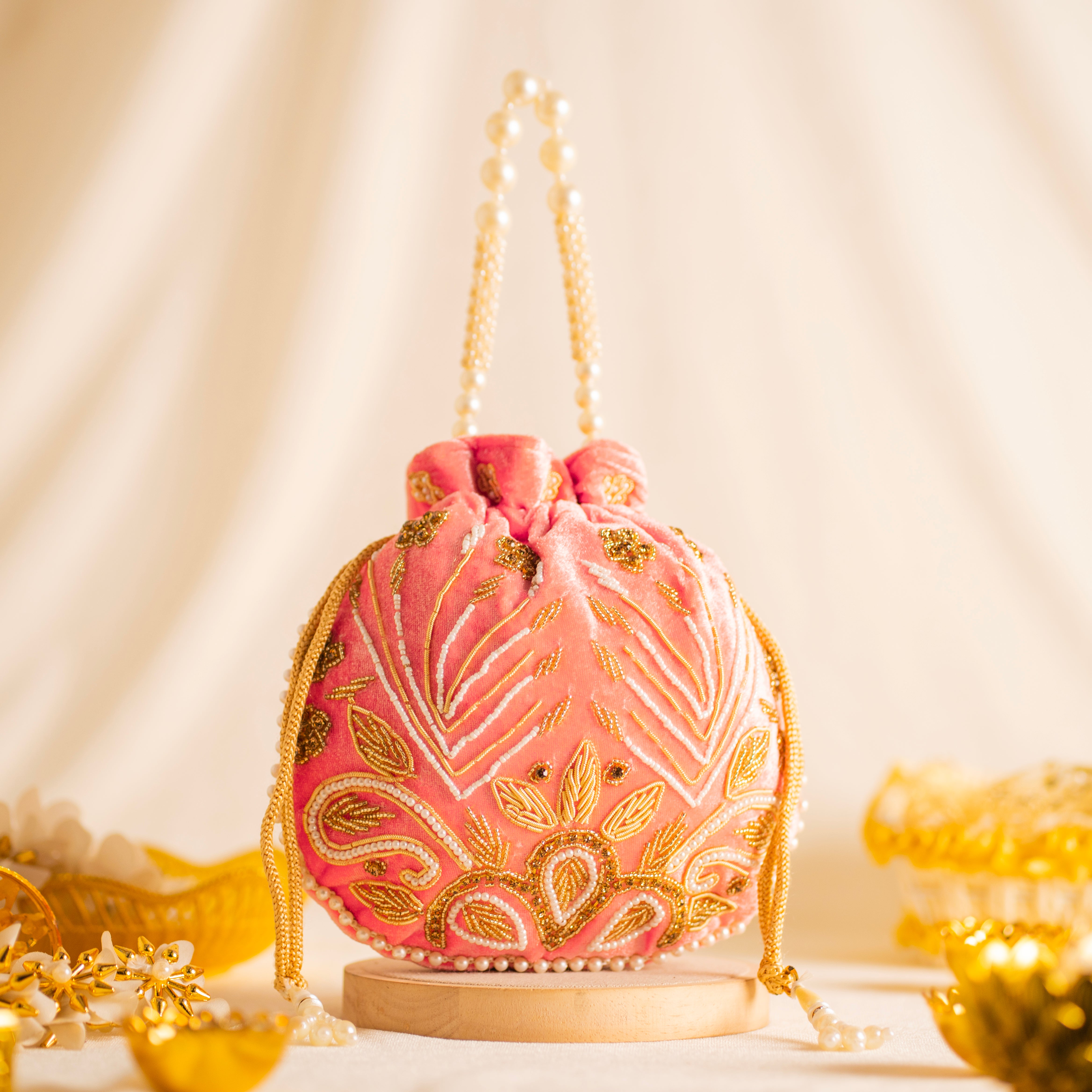 Majestic Charm | Cara