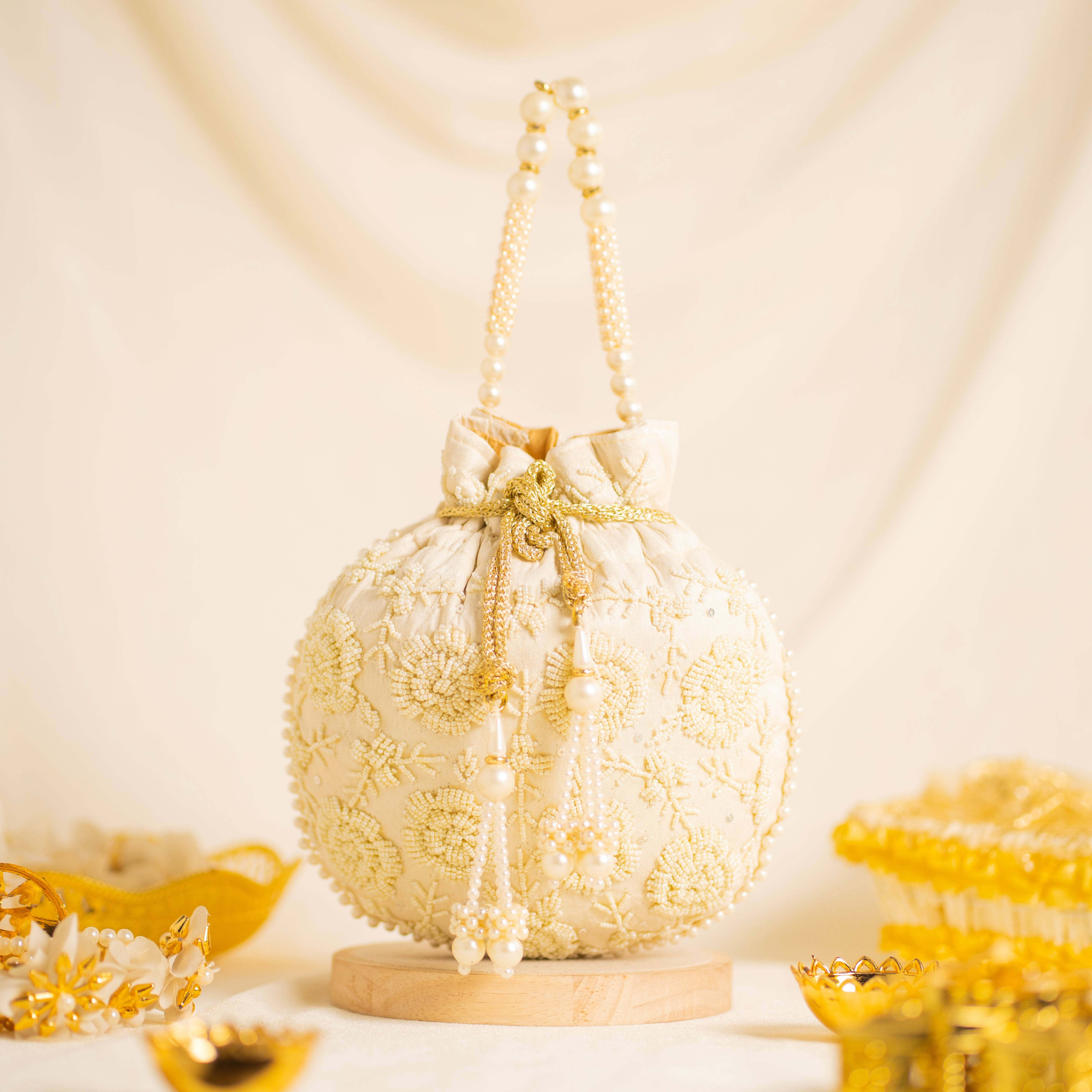 Pearl Glow Fantasy Potli
