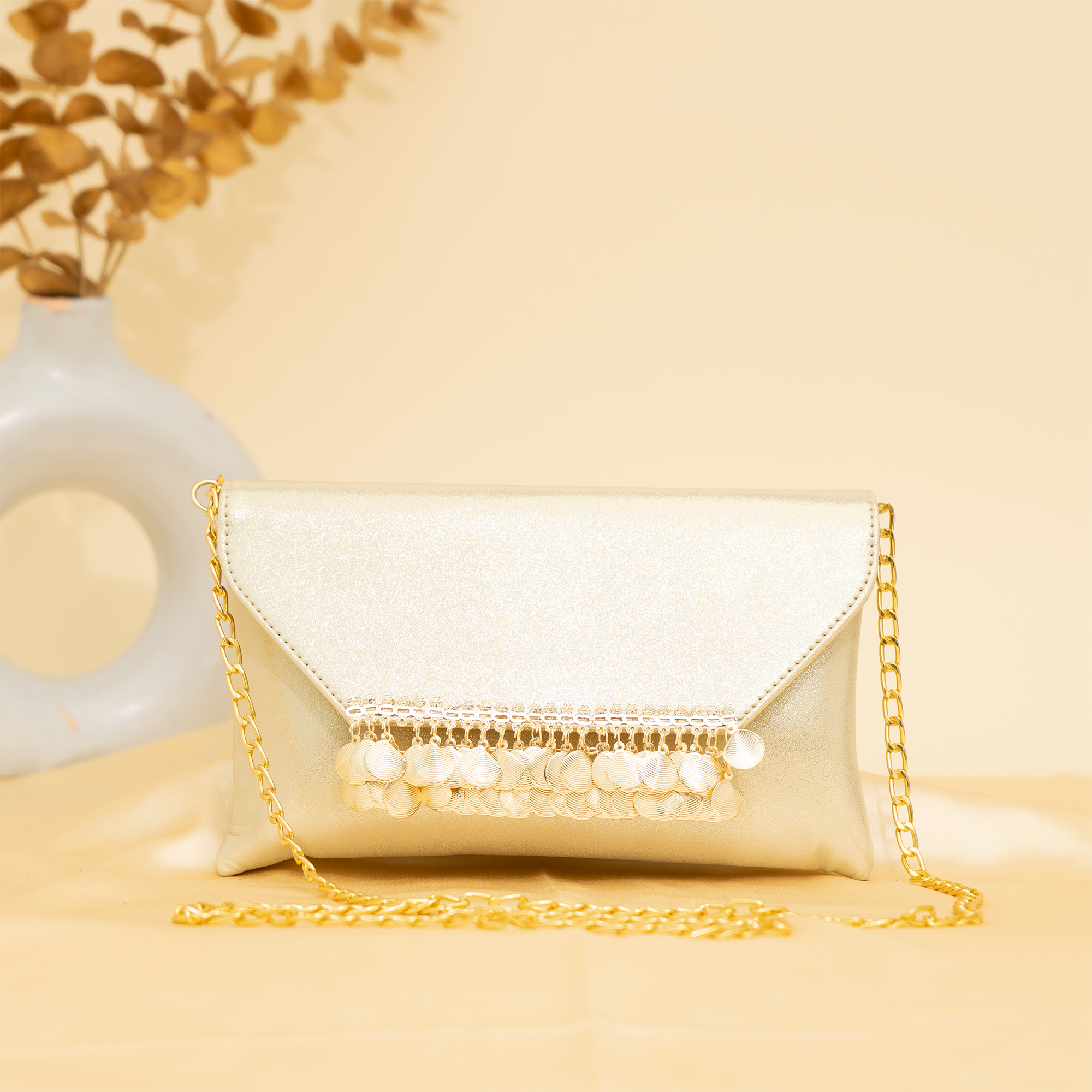 cream Shimmer Shell clutch  | cara