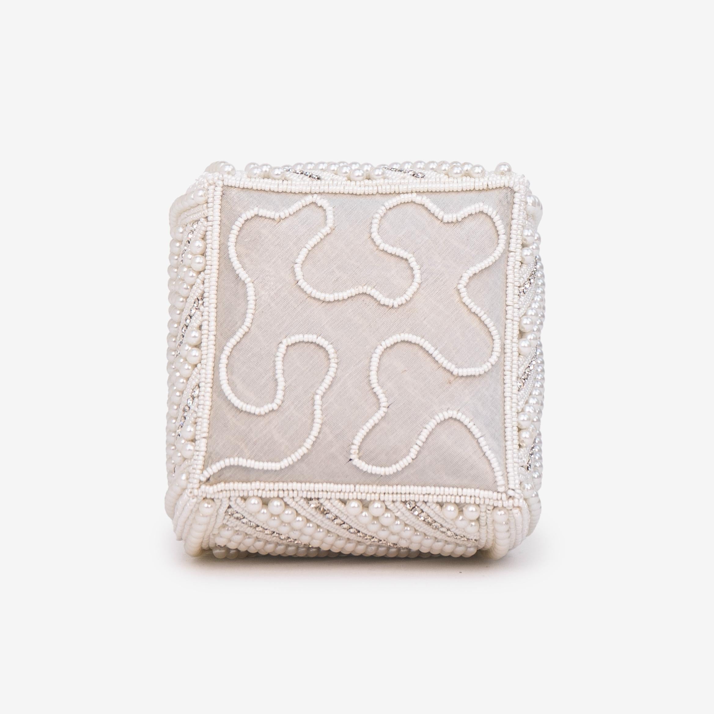 Linear Pearl Glam Potli