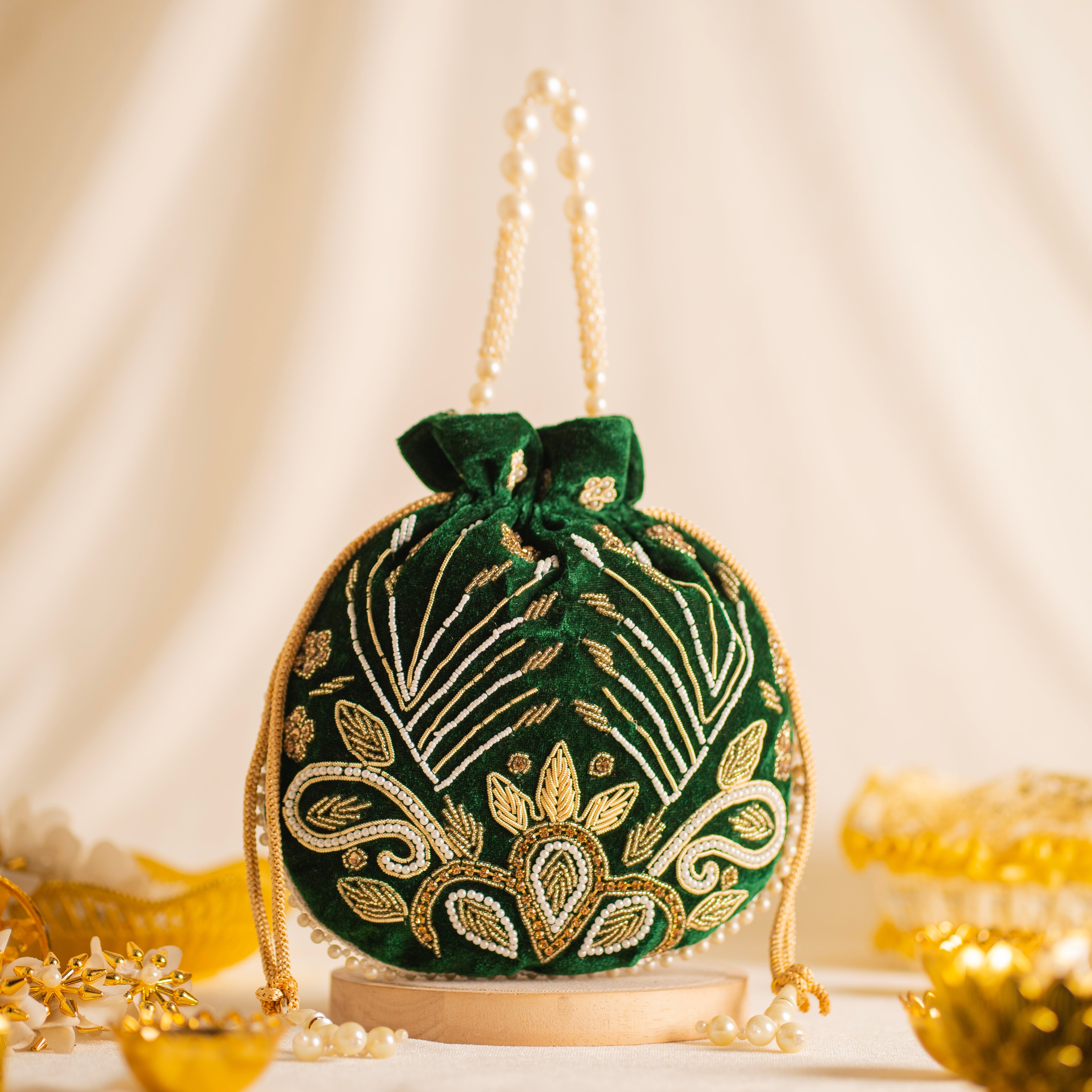 Majestic Charm | Cara