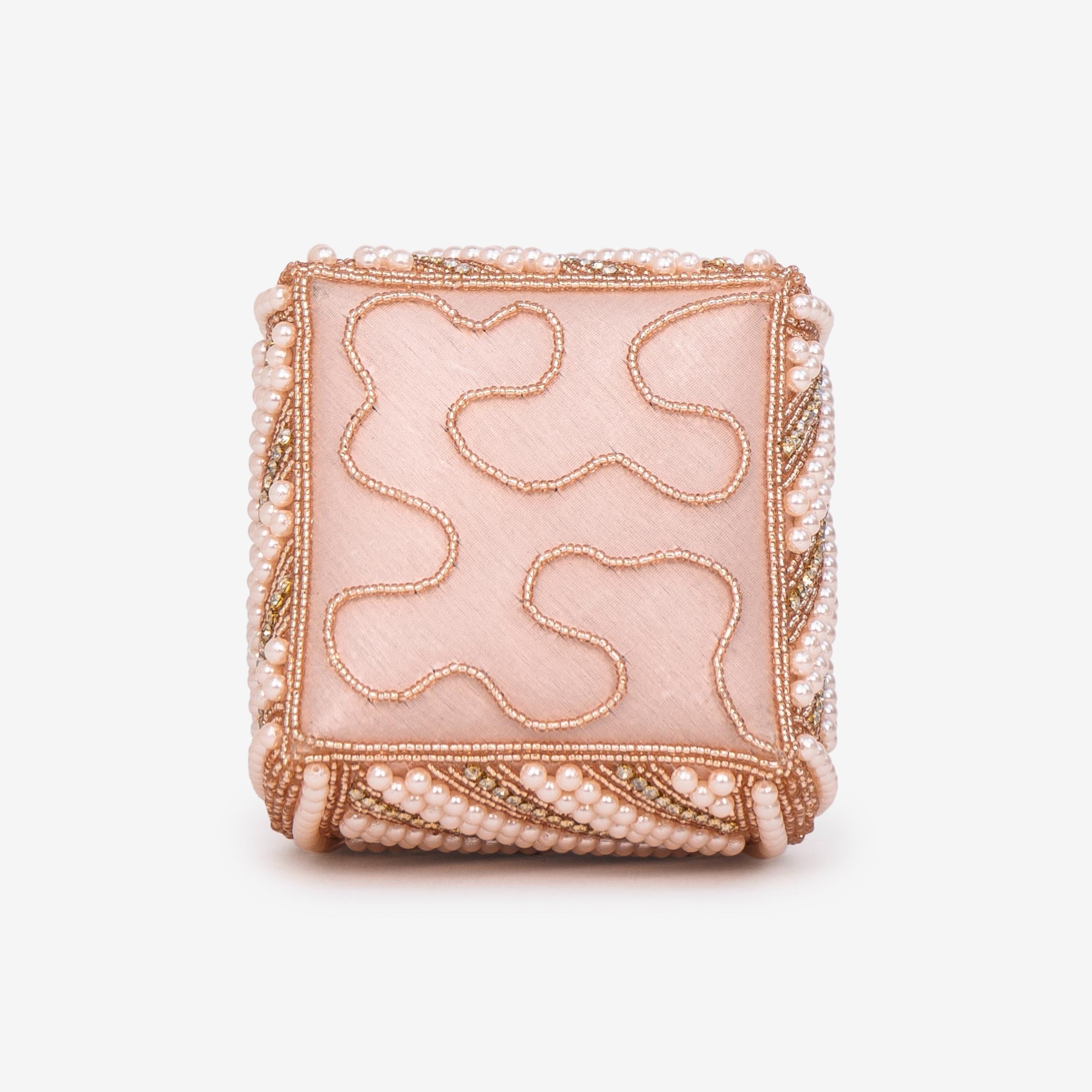 Linear Pearl Glam Potli