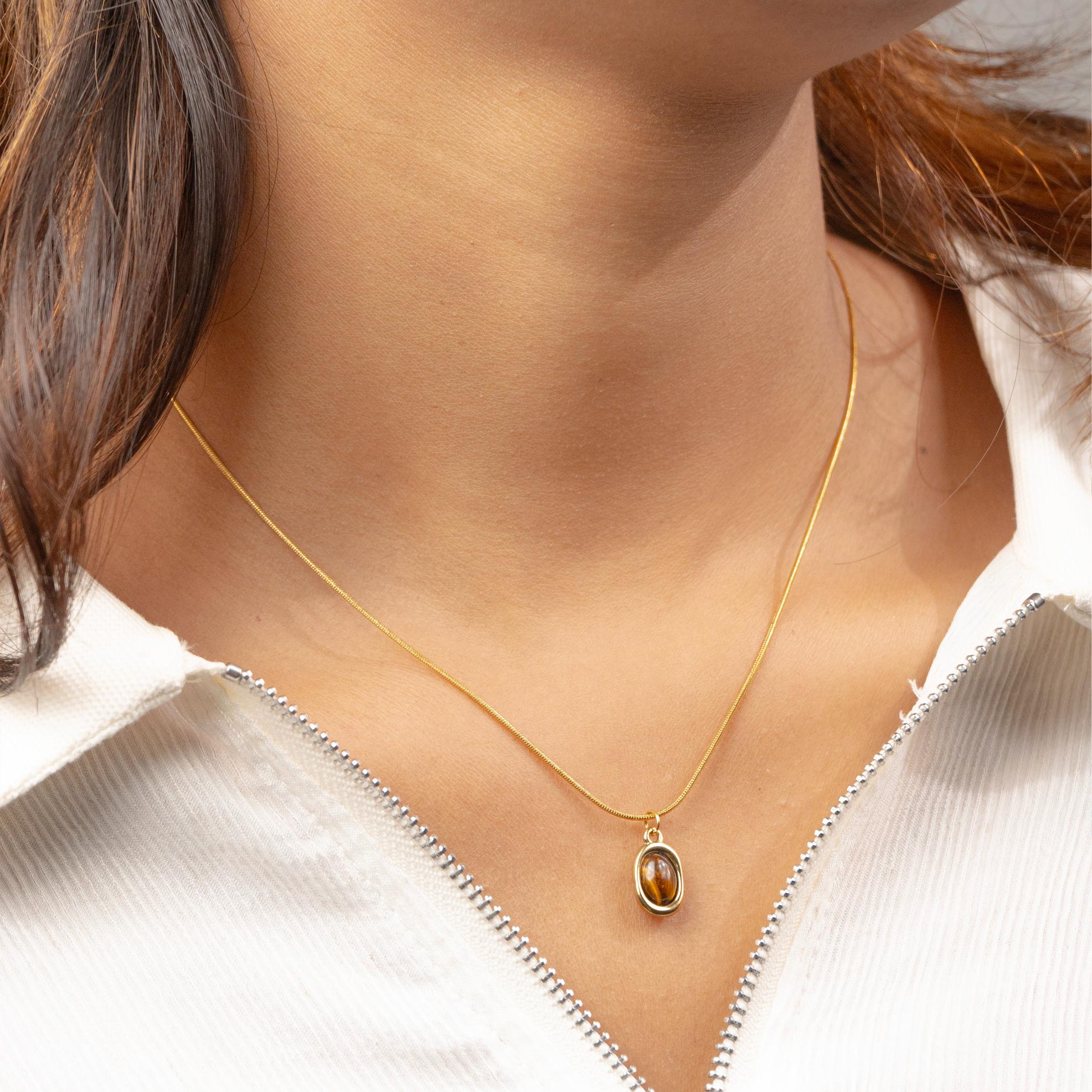 Sovereign Oval Necklace