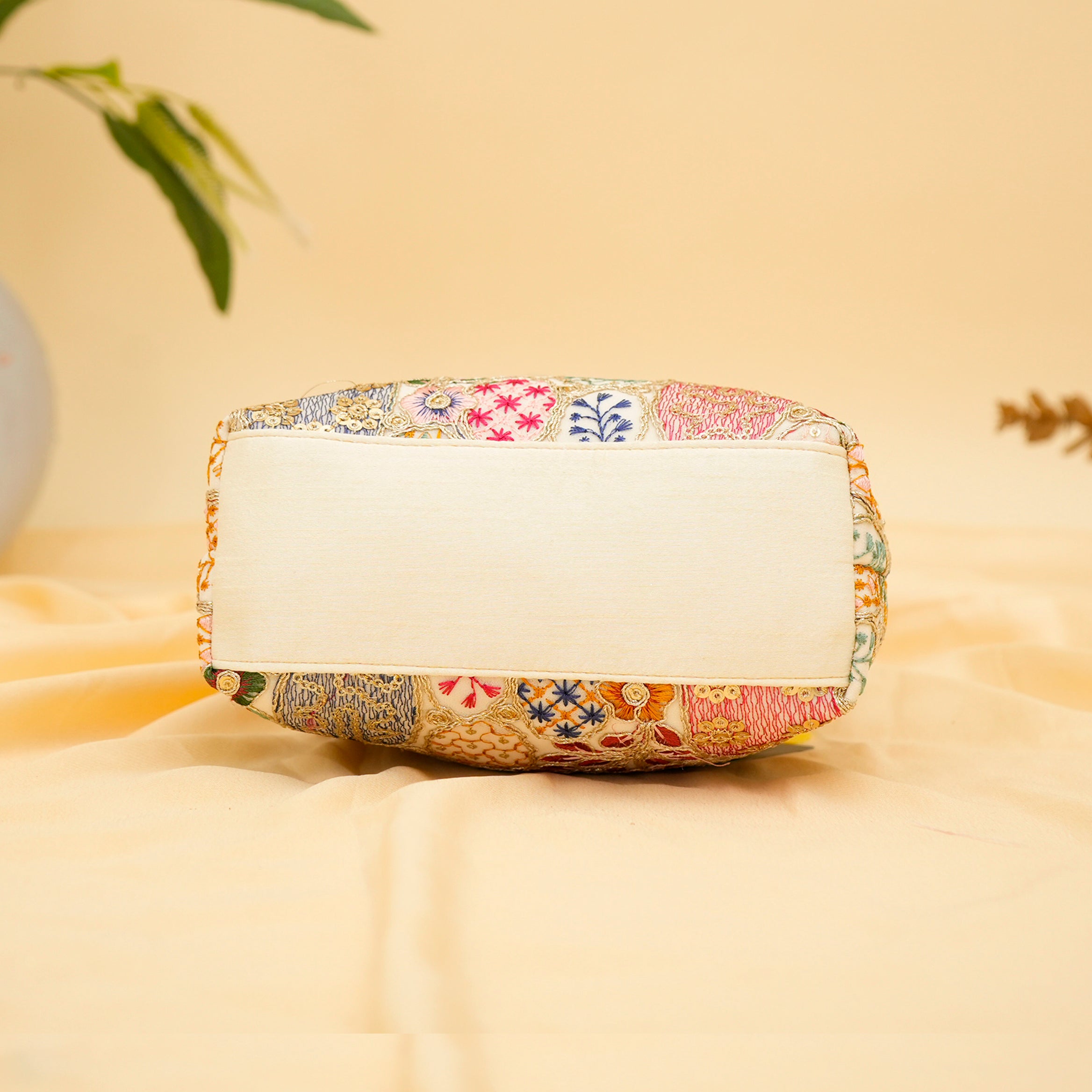 Opulent Pearl Potli