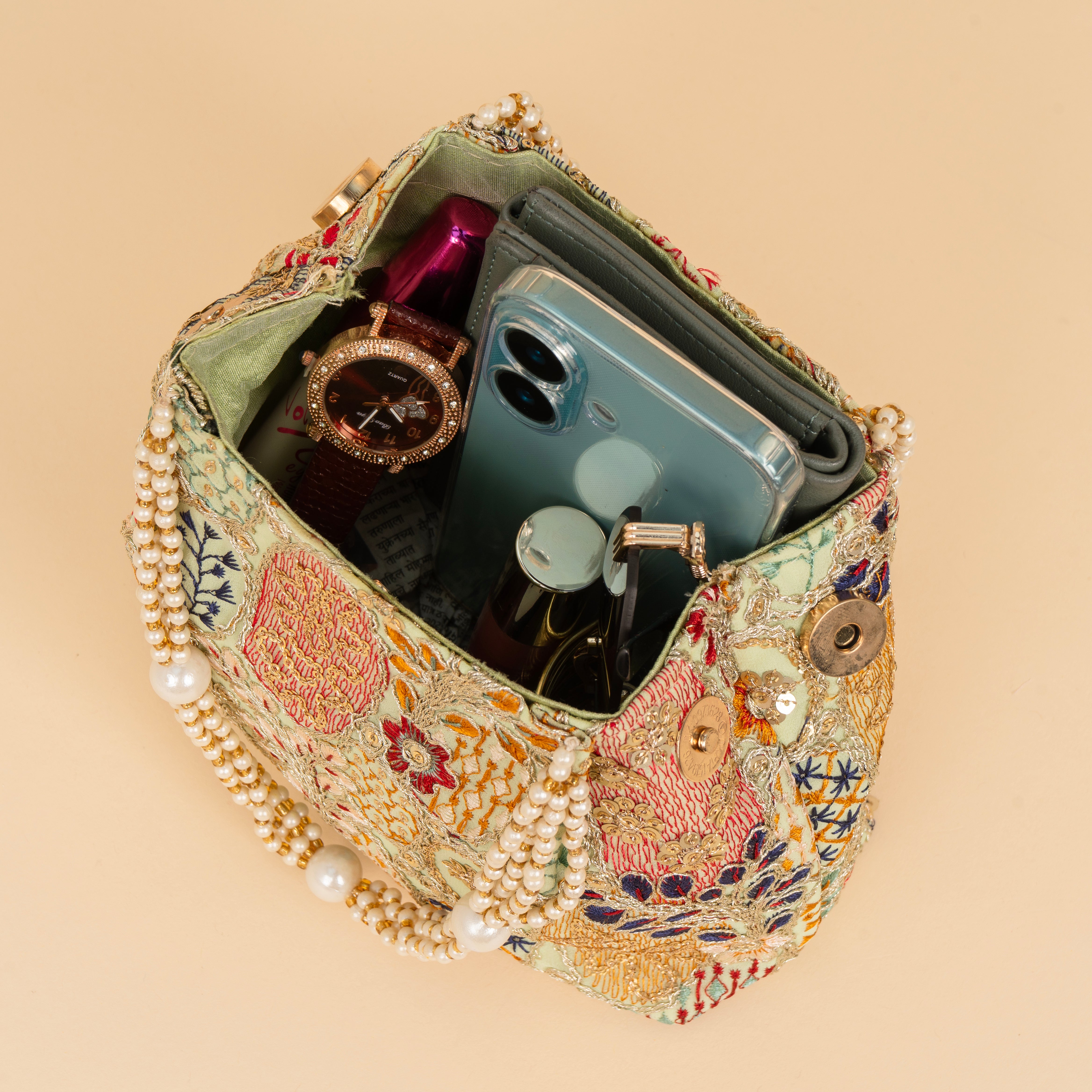 Opulent Pearl Potli