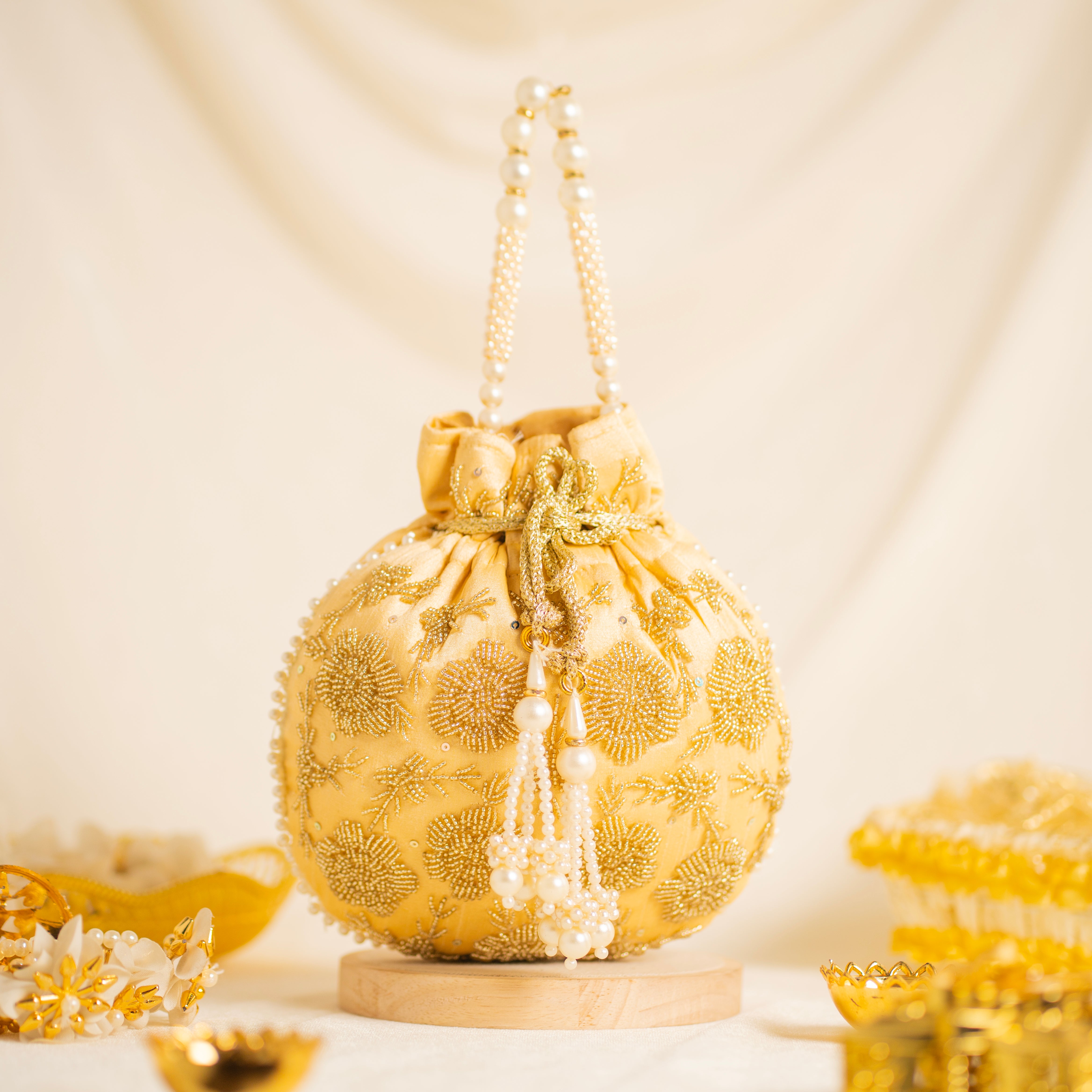 Pearl Glow Fantasy Potli