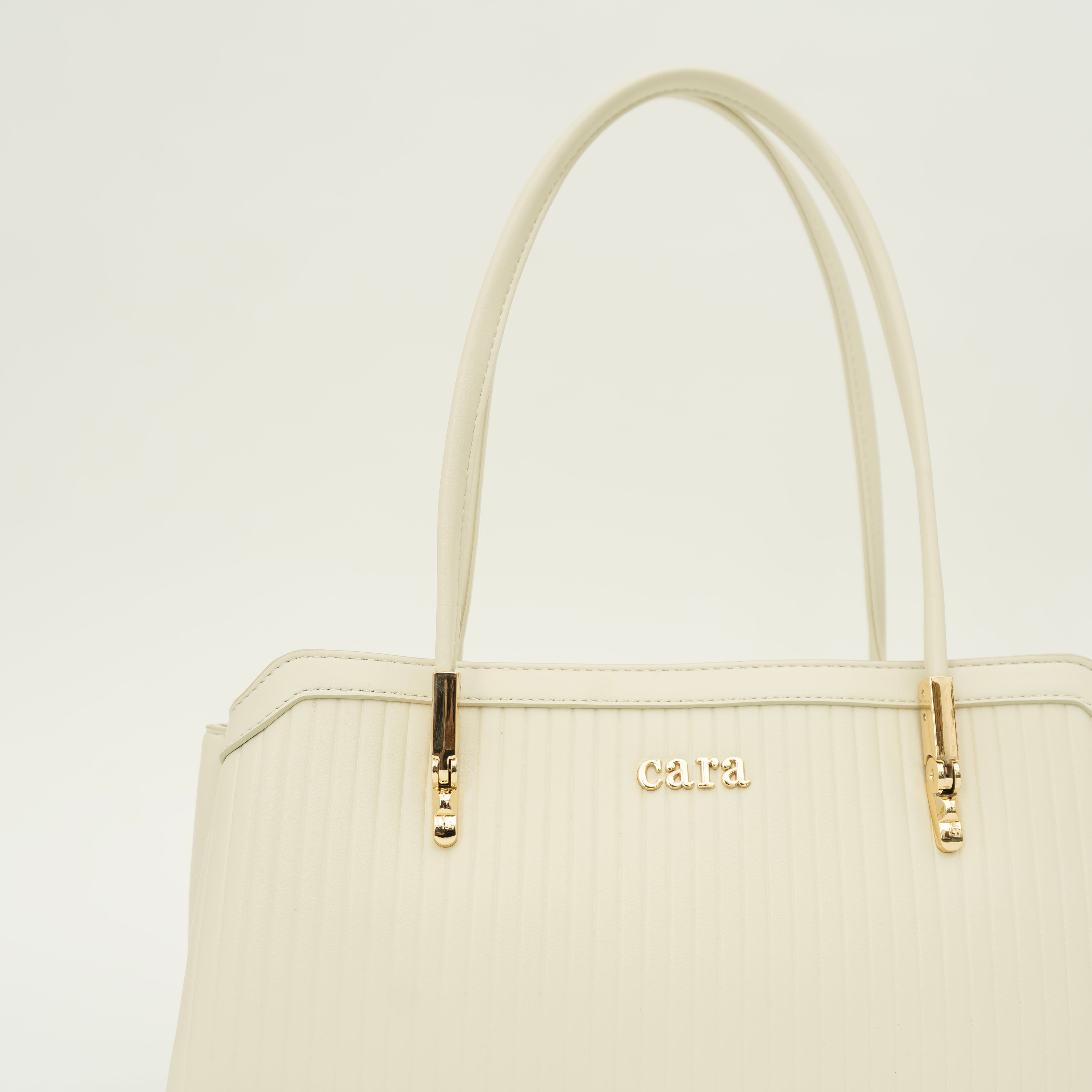 Exclusive White Handbag I CARA