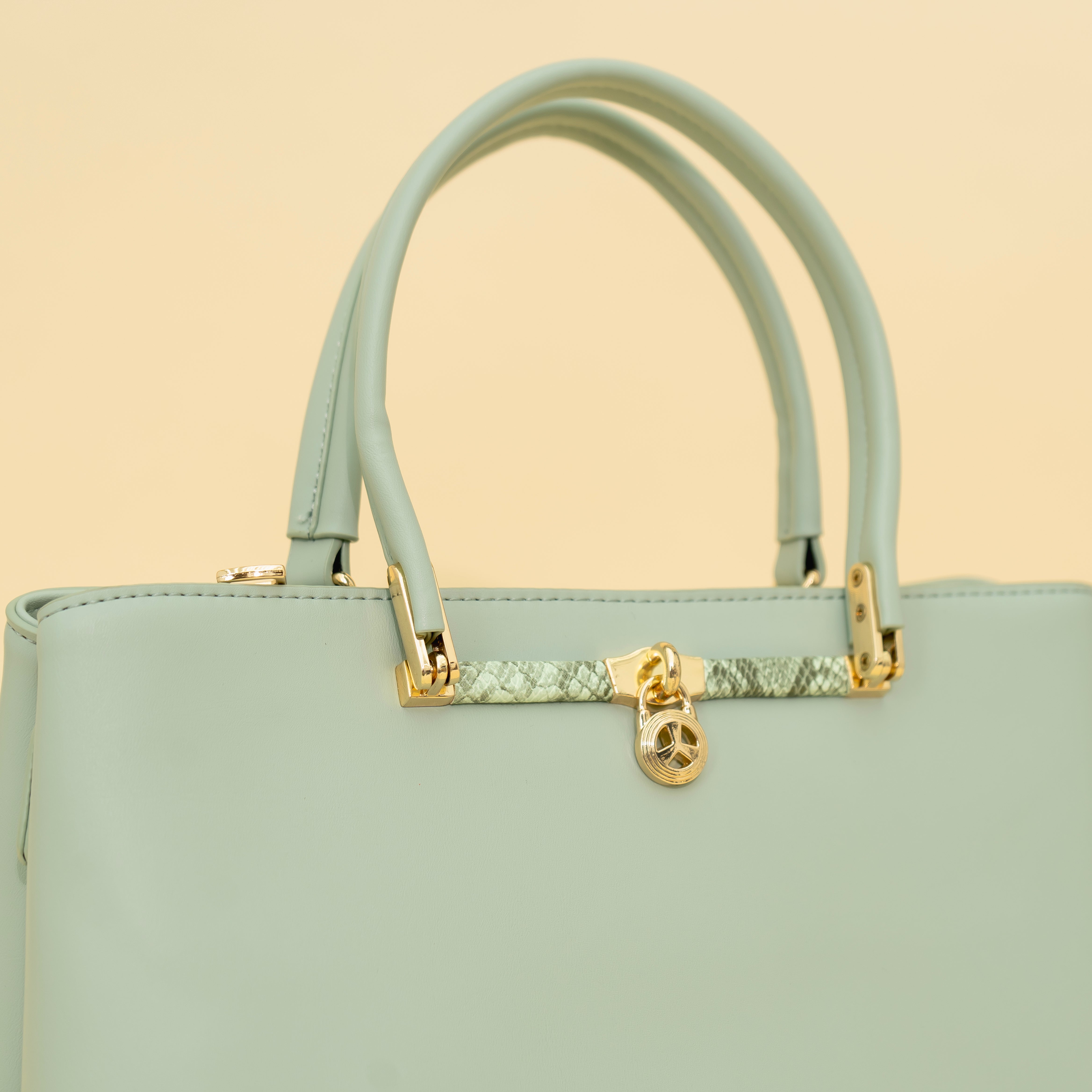 Haute Green Handbag I Cara