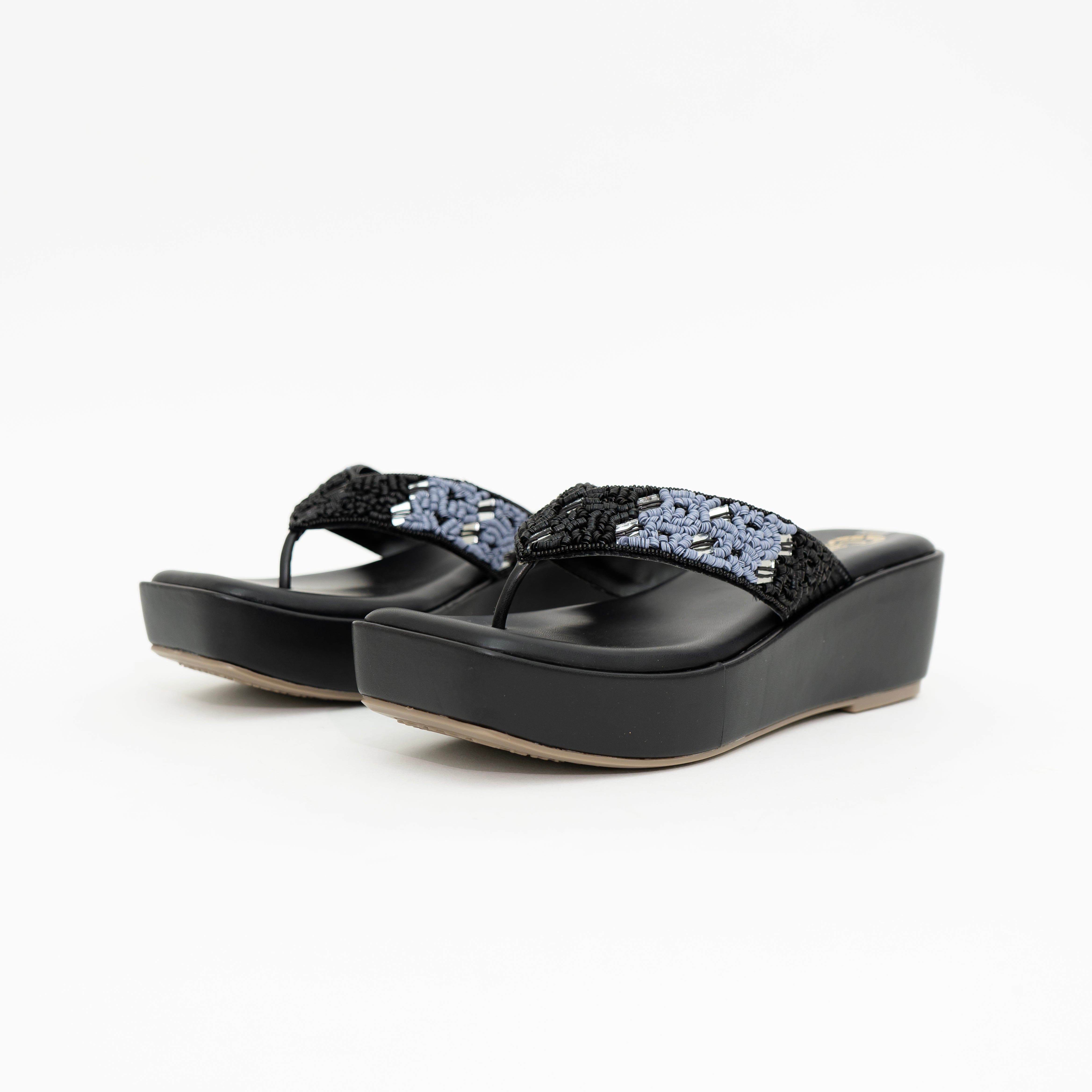 Black Nazakat Wedge I Cara