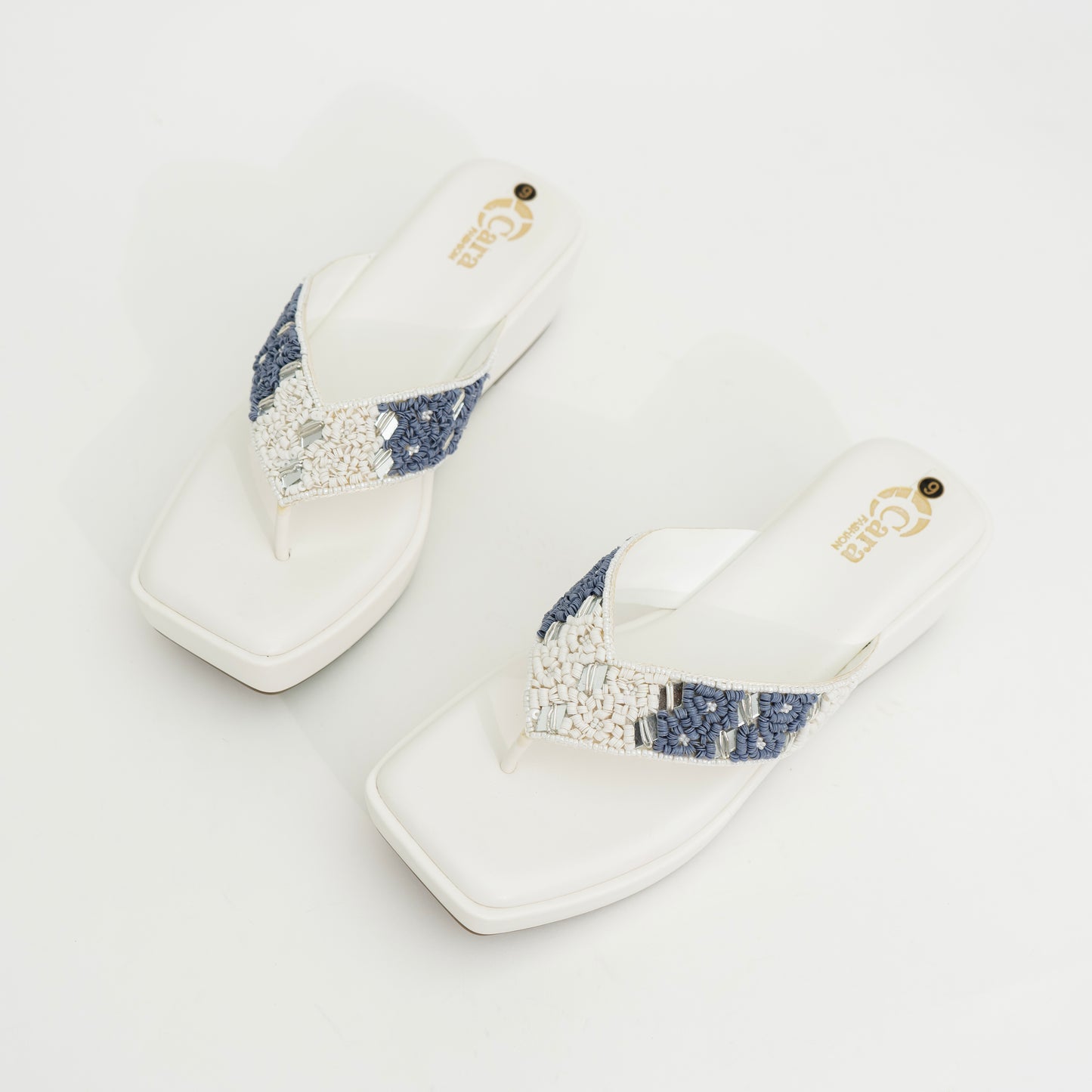 White Nazakat Wedge I Cara