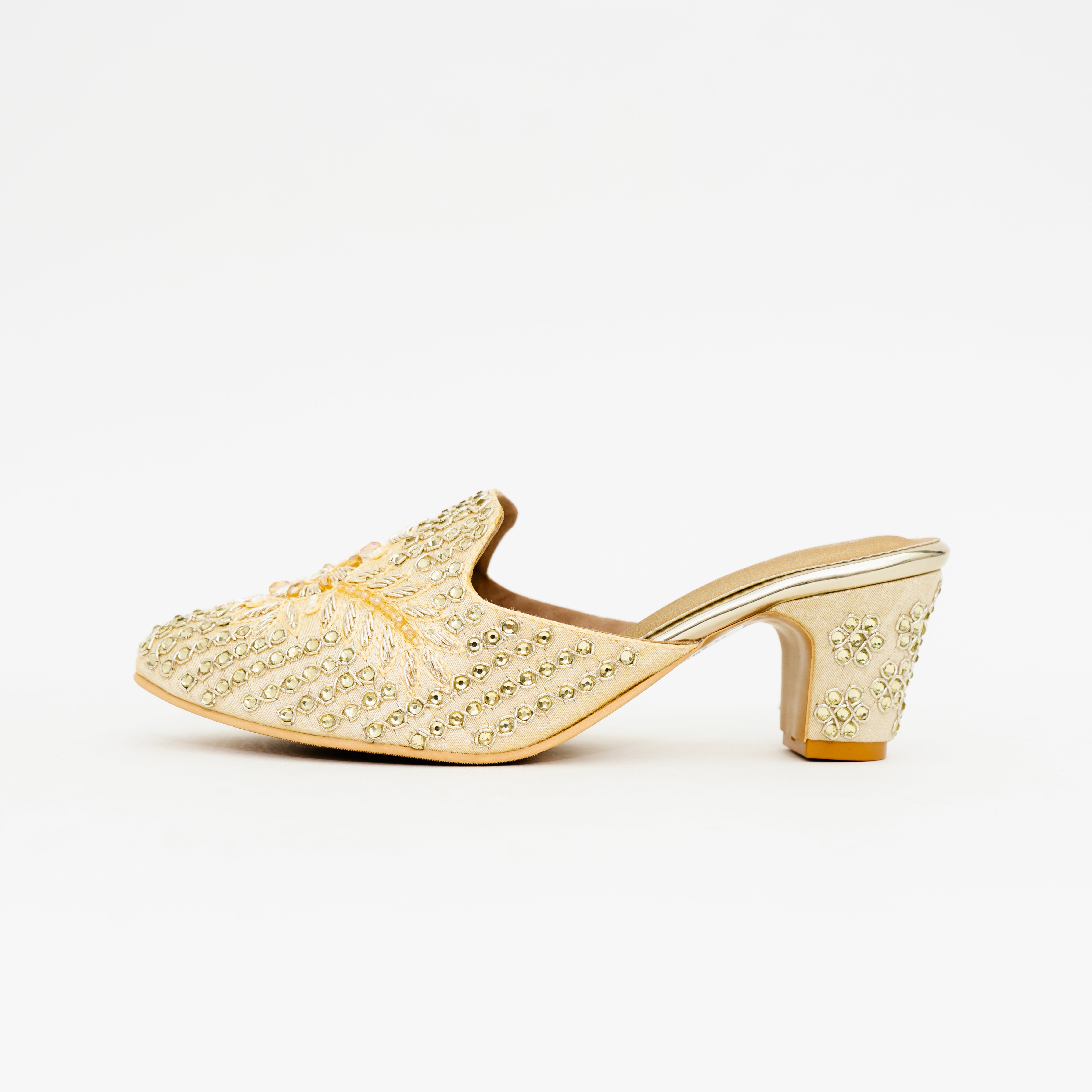 Gulabo Juttis Gold | Cara