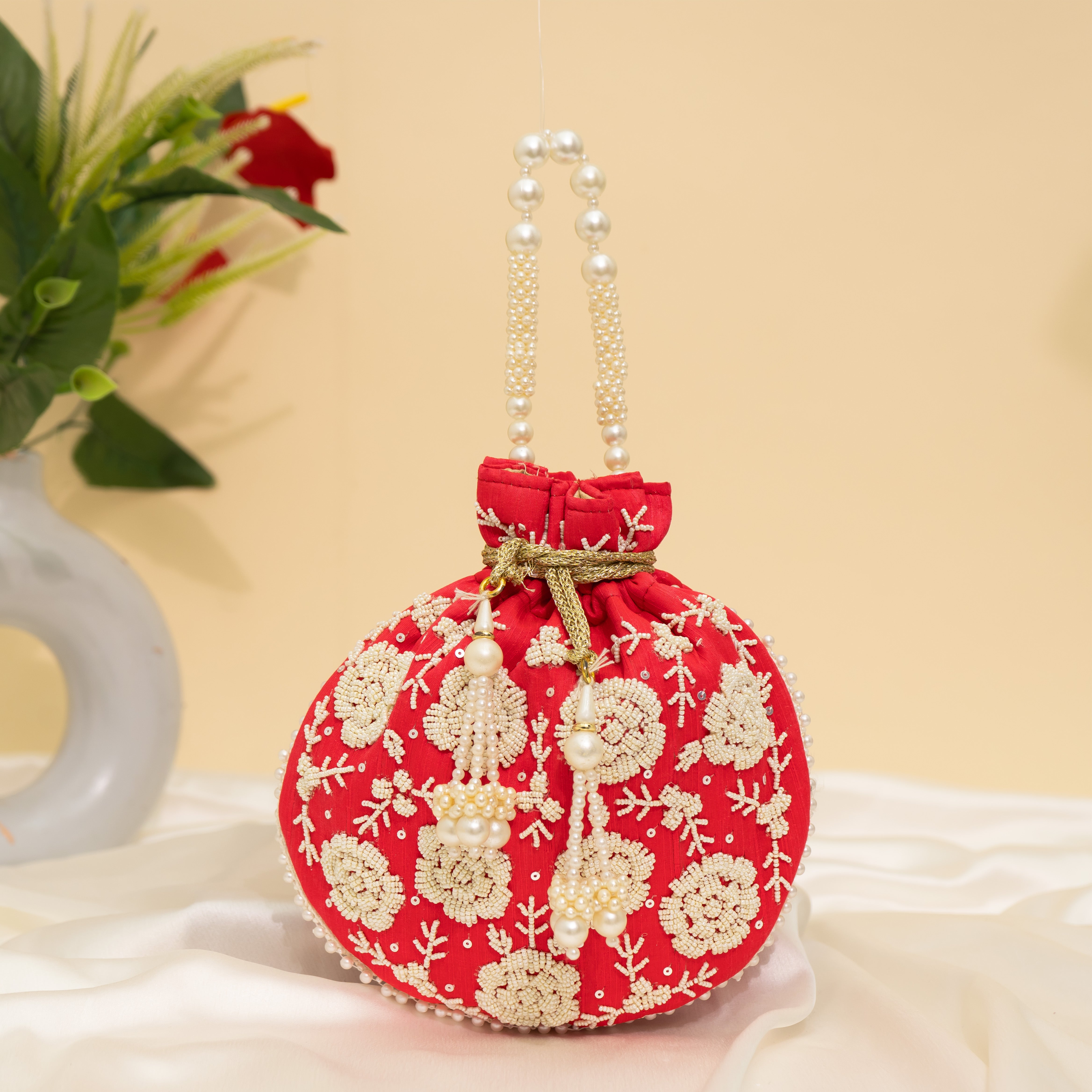 Pearl Glow Fantasy Potli