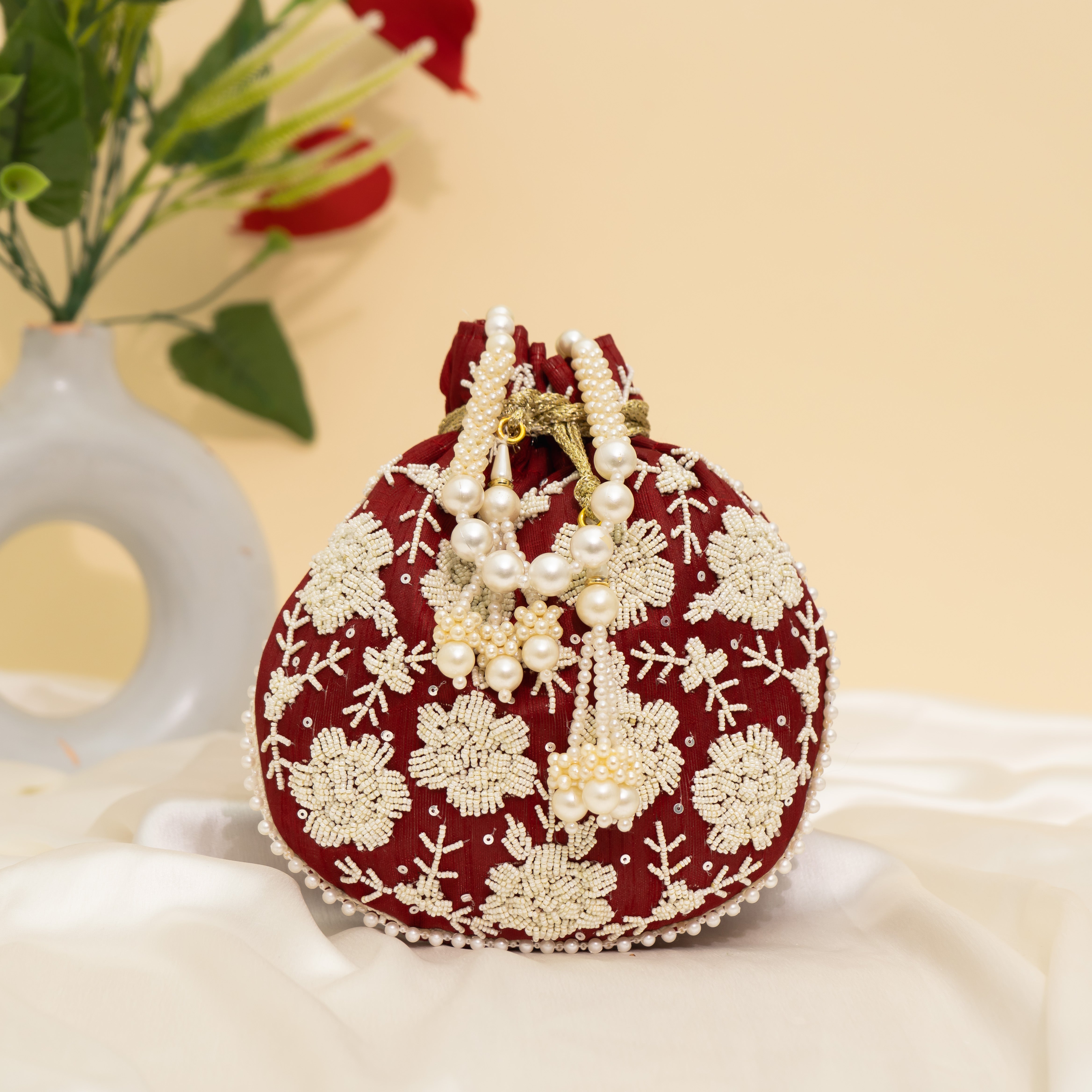 Pearl Glow Fantasy Potli