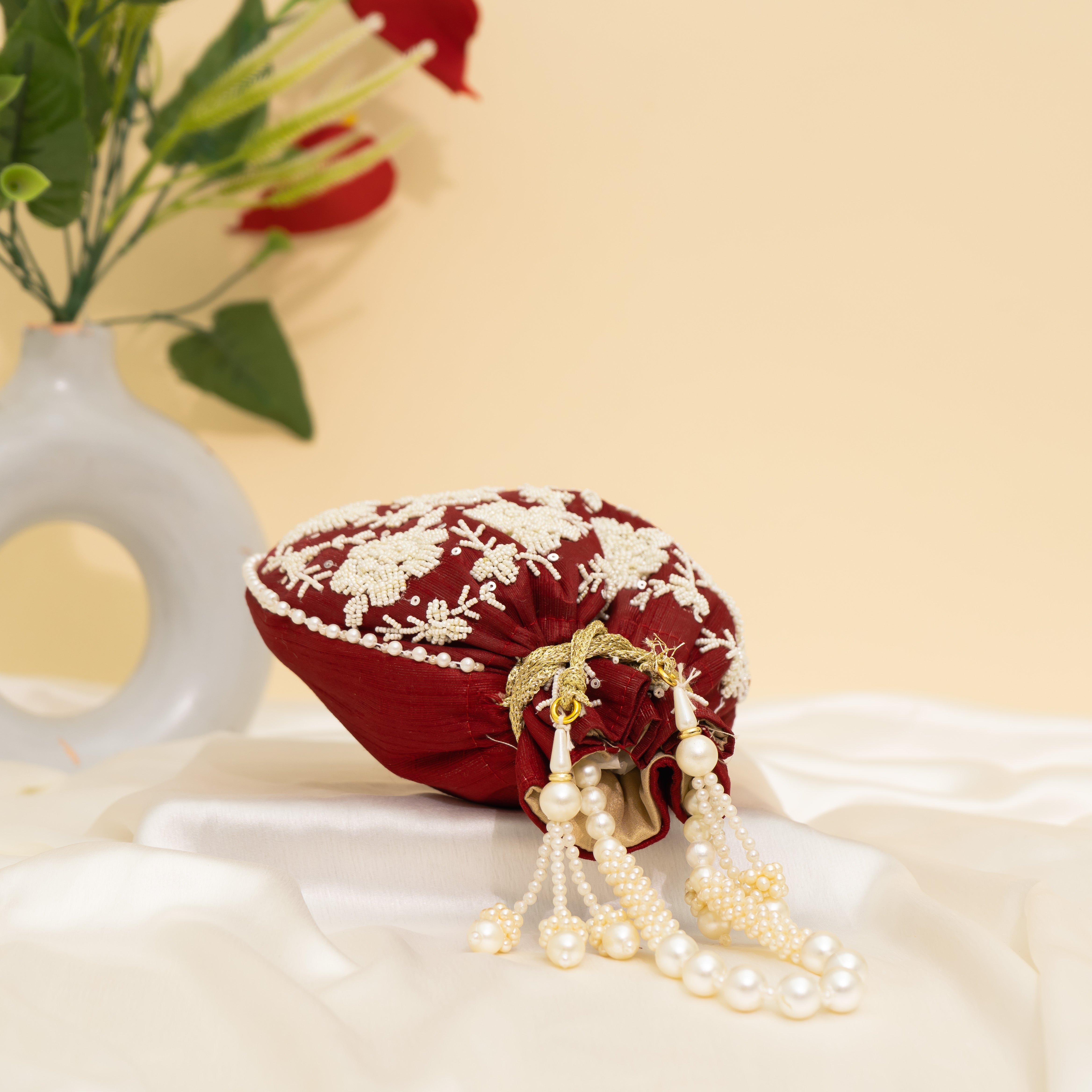 Pearl Glow Fantasy Potli