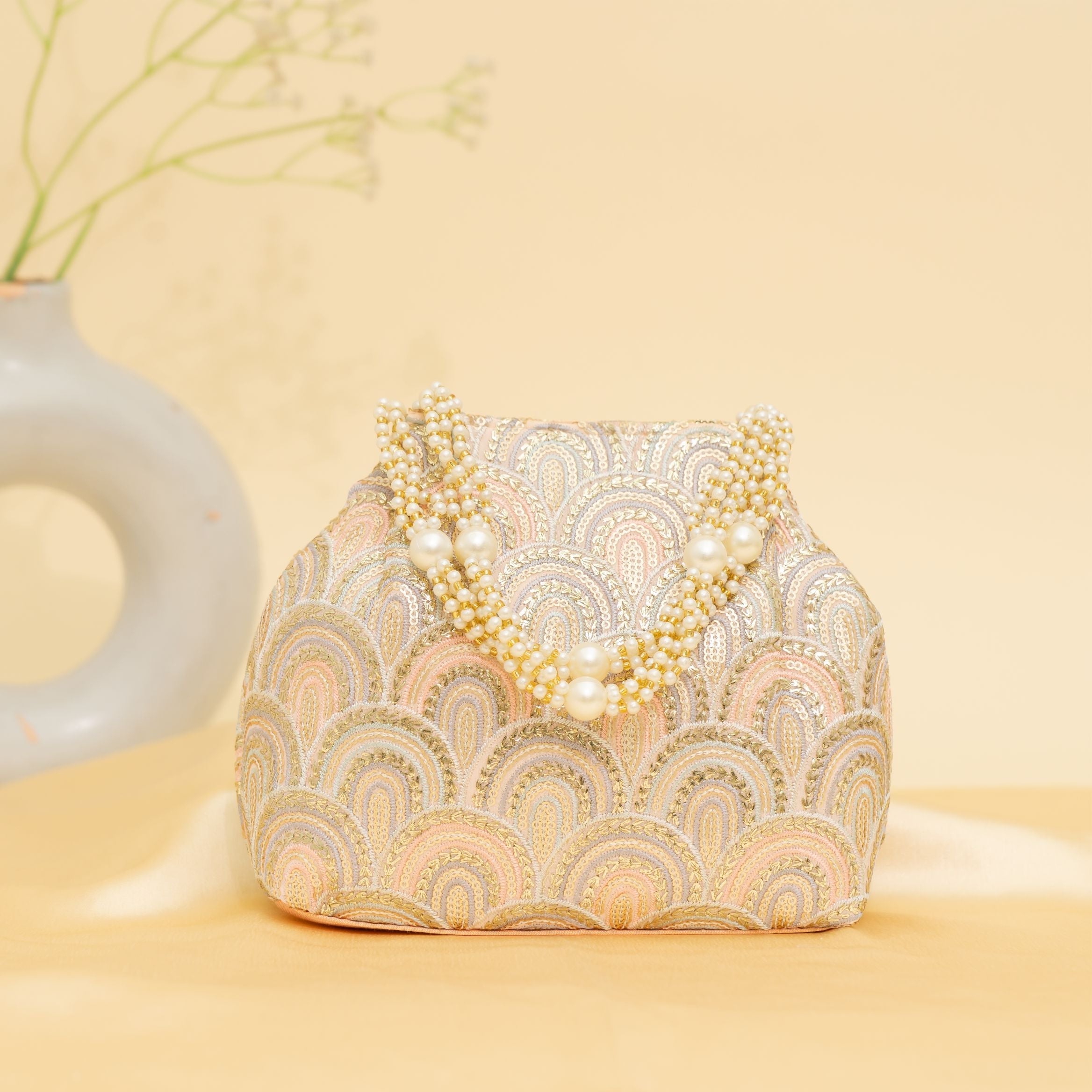 Golden Grace Potli | cara