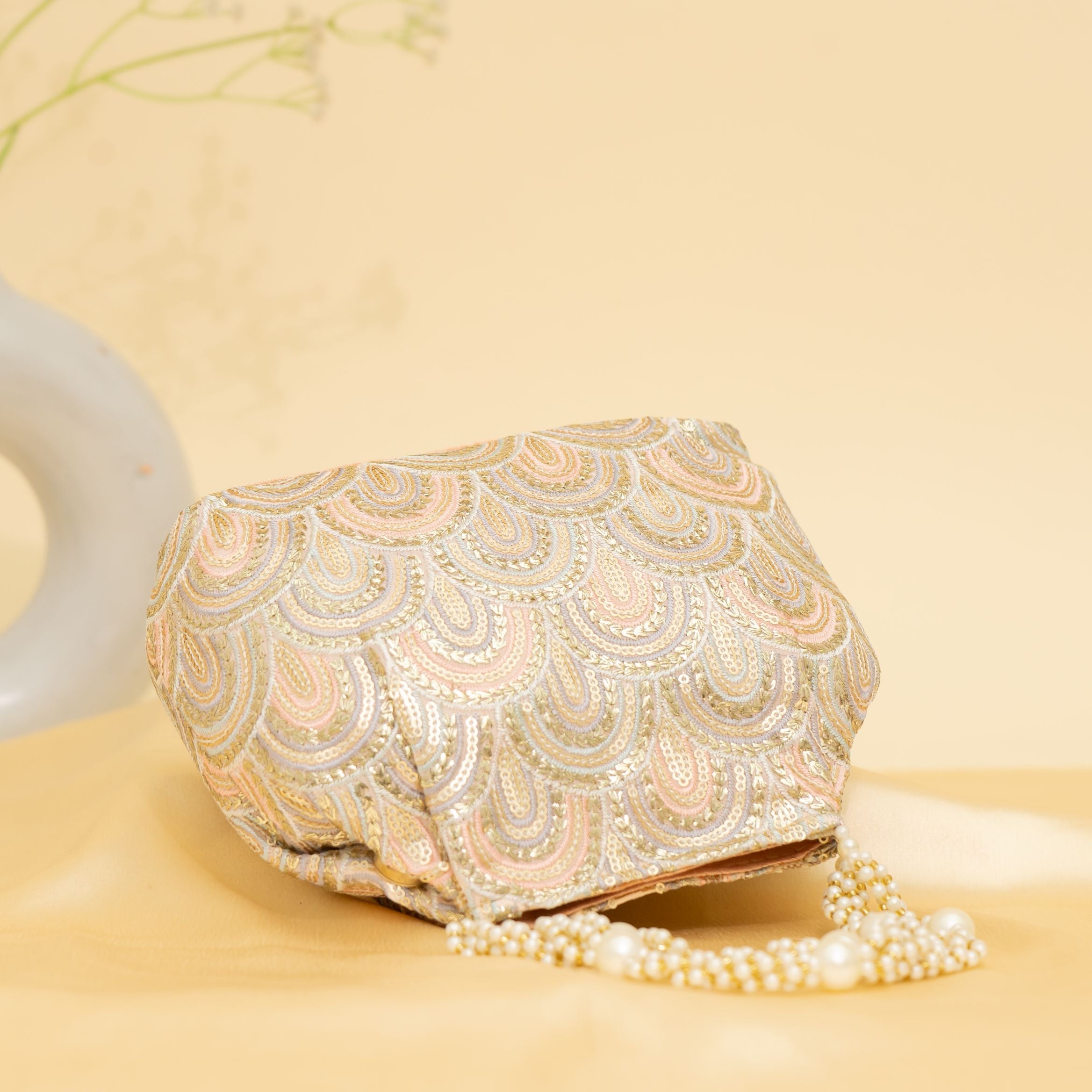 Golden Grace Potli | cara