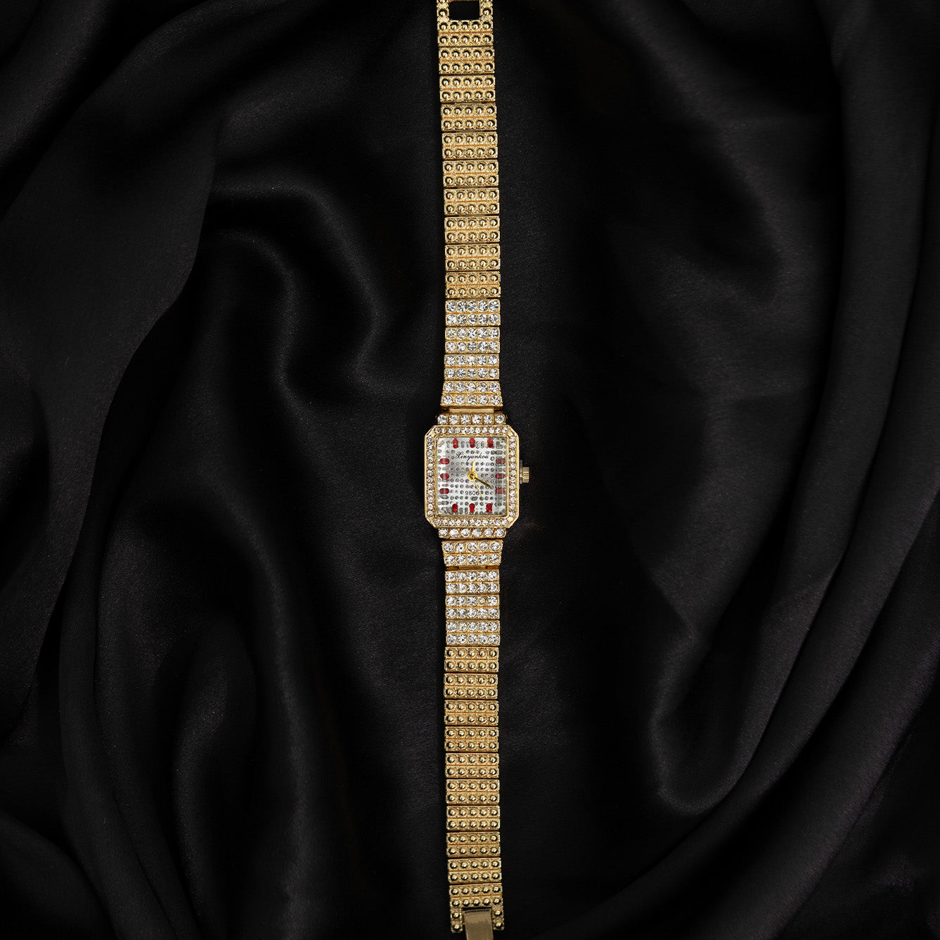 Quadra Watch