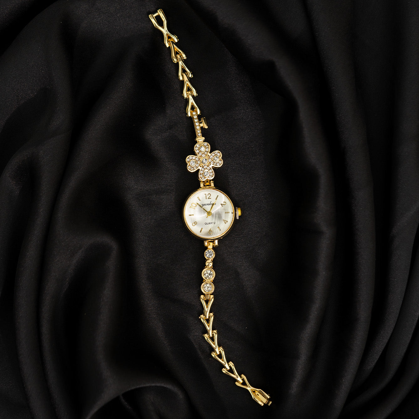 Luxe Clover Watch
