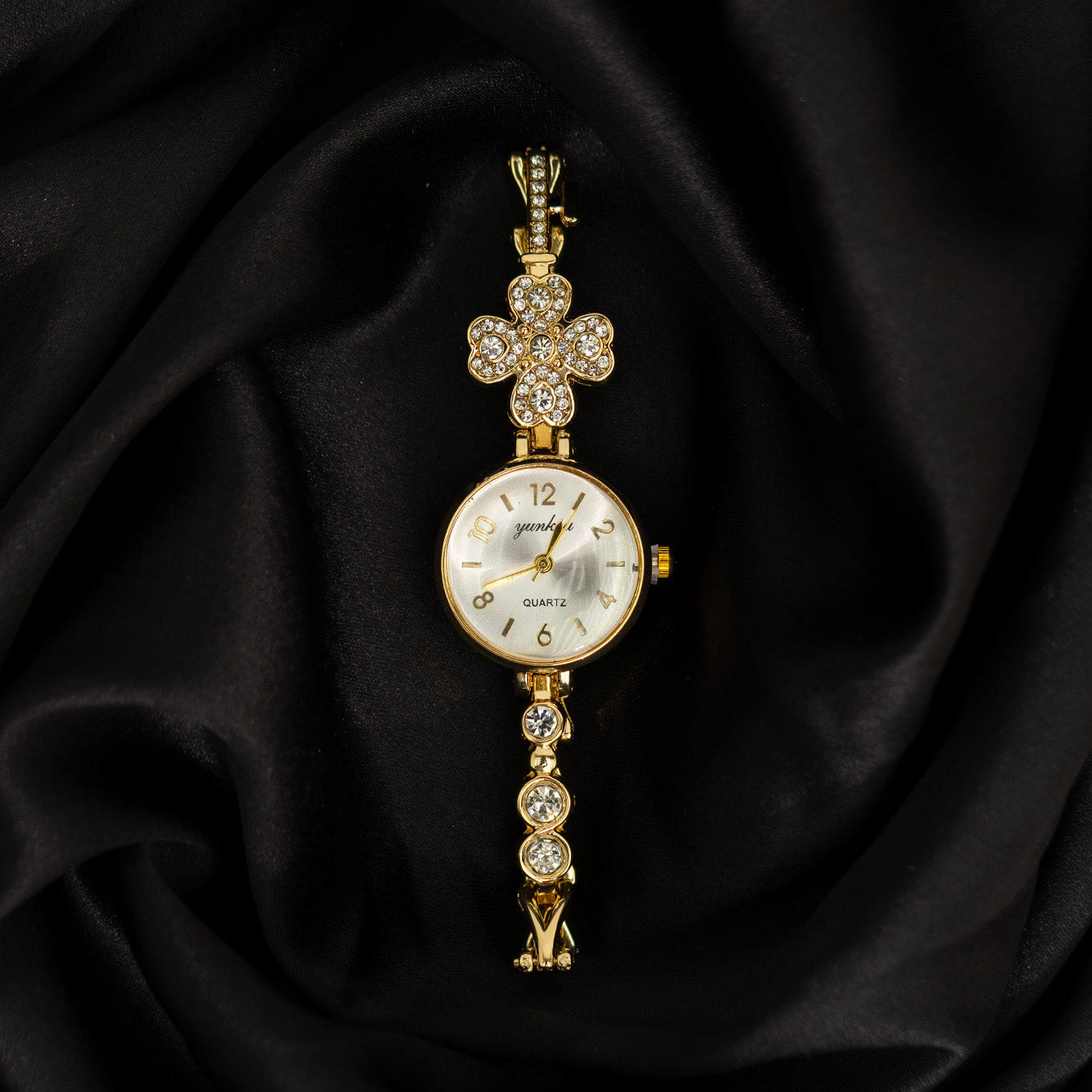 Luxe Clover Watch