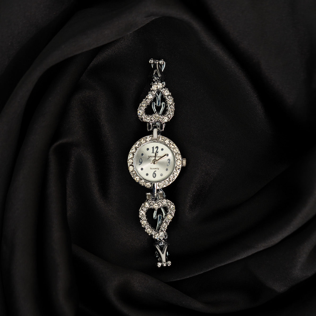 Amoura Watch
