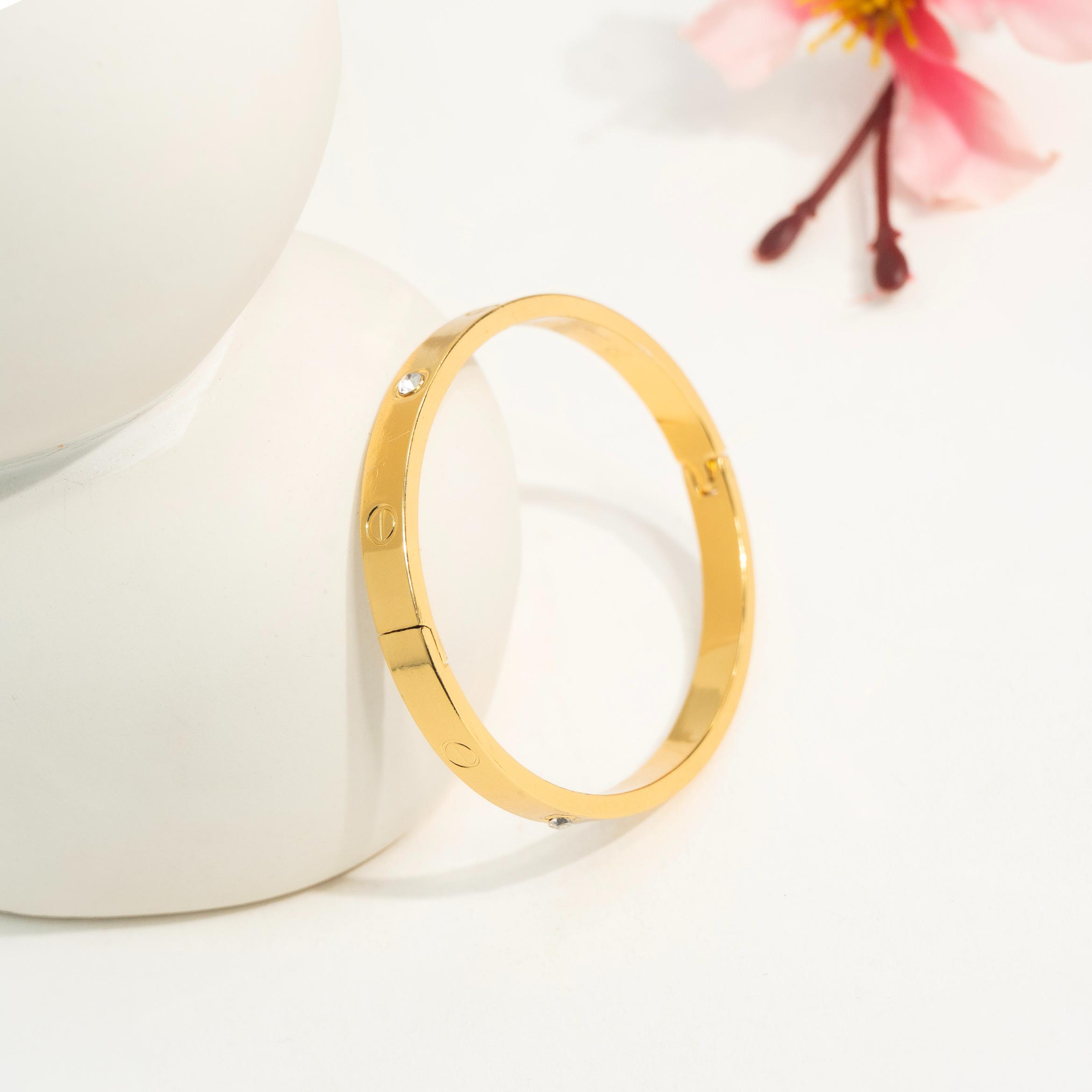 Sleek Screw Charm Kada