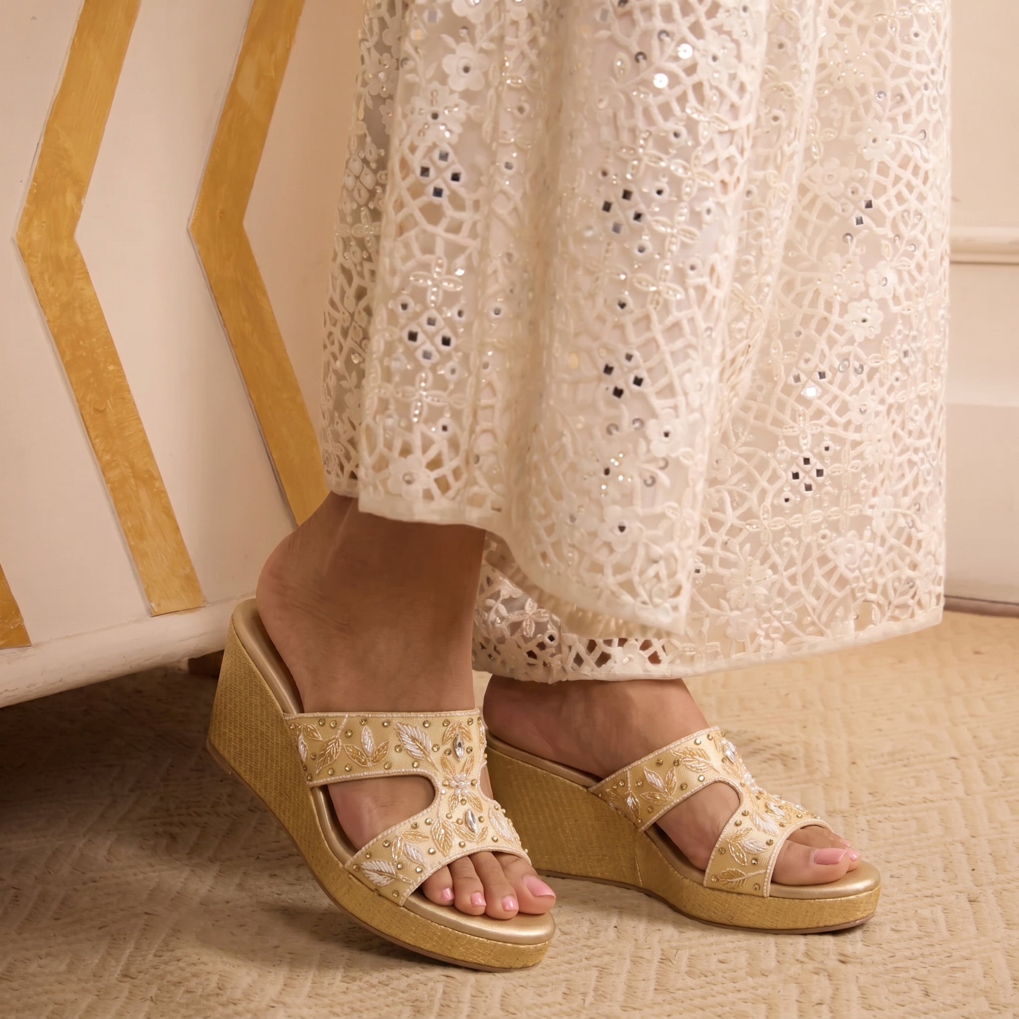 Leaflet Crystals Wedges